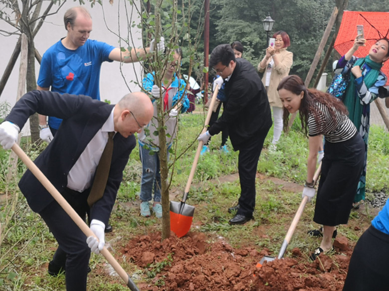 太古地产爱心传递助建美丽乡村,引领总部企业公益事业可持续发展(图5) 太古地产爱心传递助建美丽乡村,引领总部企业公益事业可持续发展(图5)