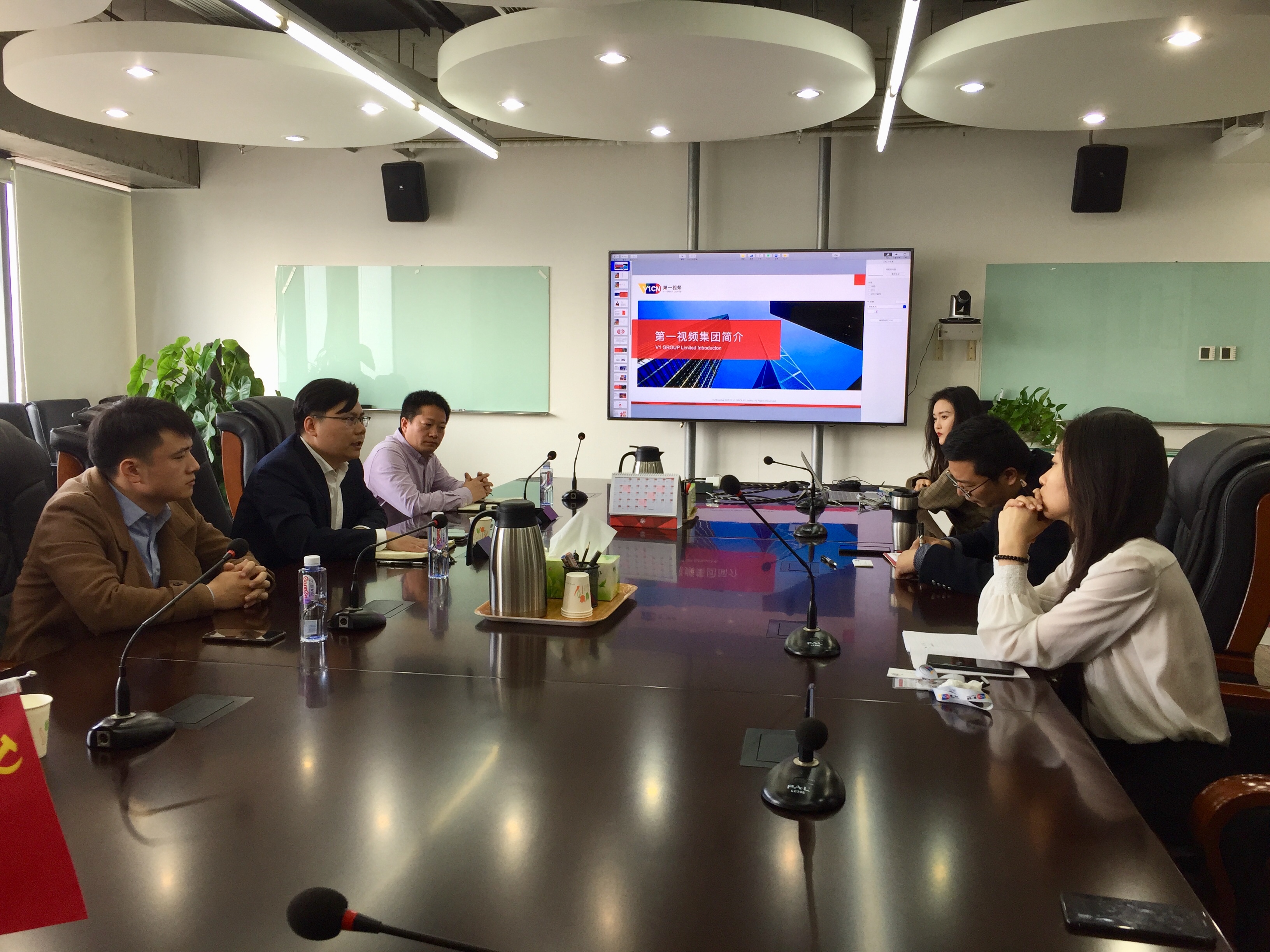 朝阳区总部企业联合会熊申坤秘书长一行走访第一视频集团(图5) 朝阳区总部企业联合会熊申坤秘书长一行走访第一视频集团(图5)