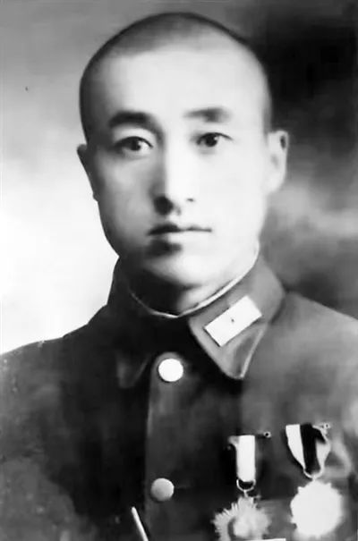 铭记历史 缅怀先烈 | 马登云：在担架上指挥战斗(图2)
